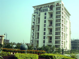 Features Earth Court Greater Noida